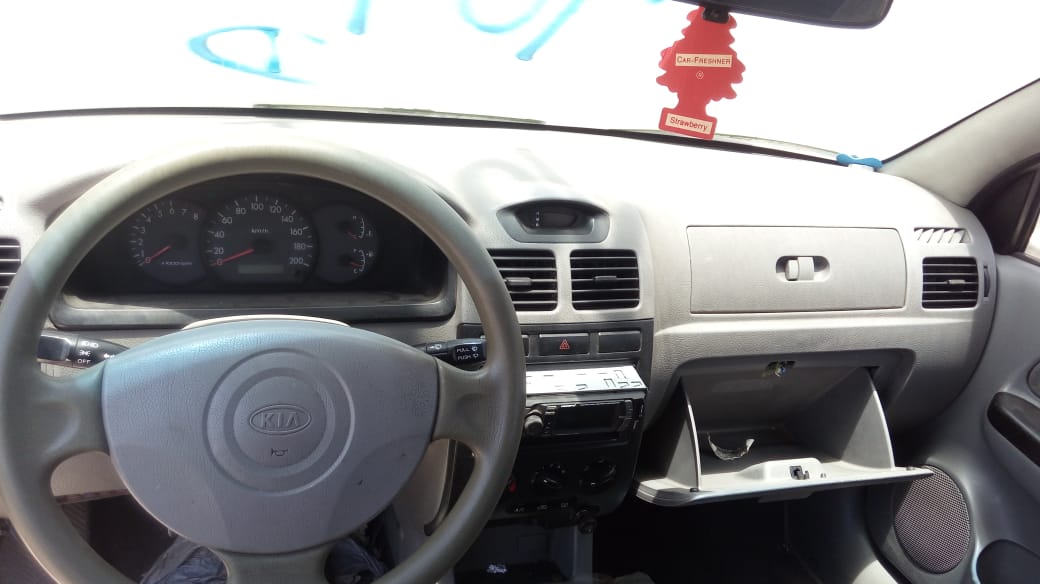  Kia RIO 2004    EN DESARME
